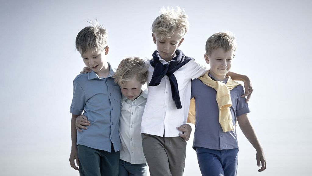 OliverMartinkids on pereettevõtte e-pood, mis sai alguse 2015 aastal kui perre lisandus peale vanemat poega järjest veel kaks poega – Martin ja Oliver, kelle järel taas sukelduti armsasse beebimaailma ja sealt edasi juba lasteaia maailma. Laste kaudu tekkis perel  sõpruskond, kust leiti oma brändi jaoks ka enda esimesed modellid, kellega tehti nii esimesed fotod kuid, kes ka katsetasid OliverMartinkids brändi tooteid.