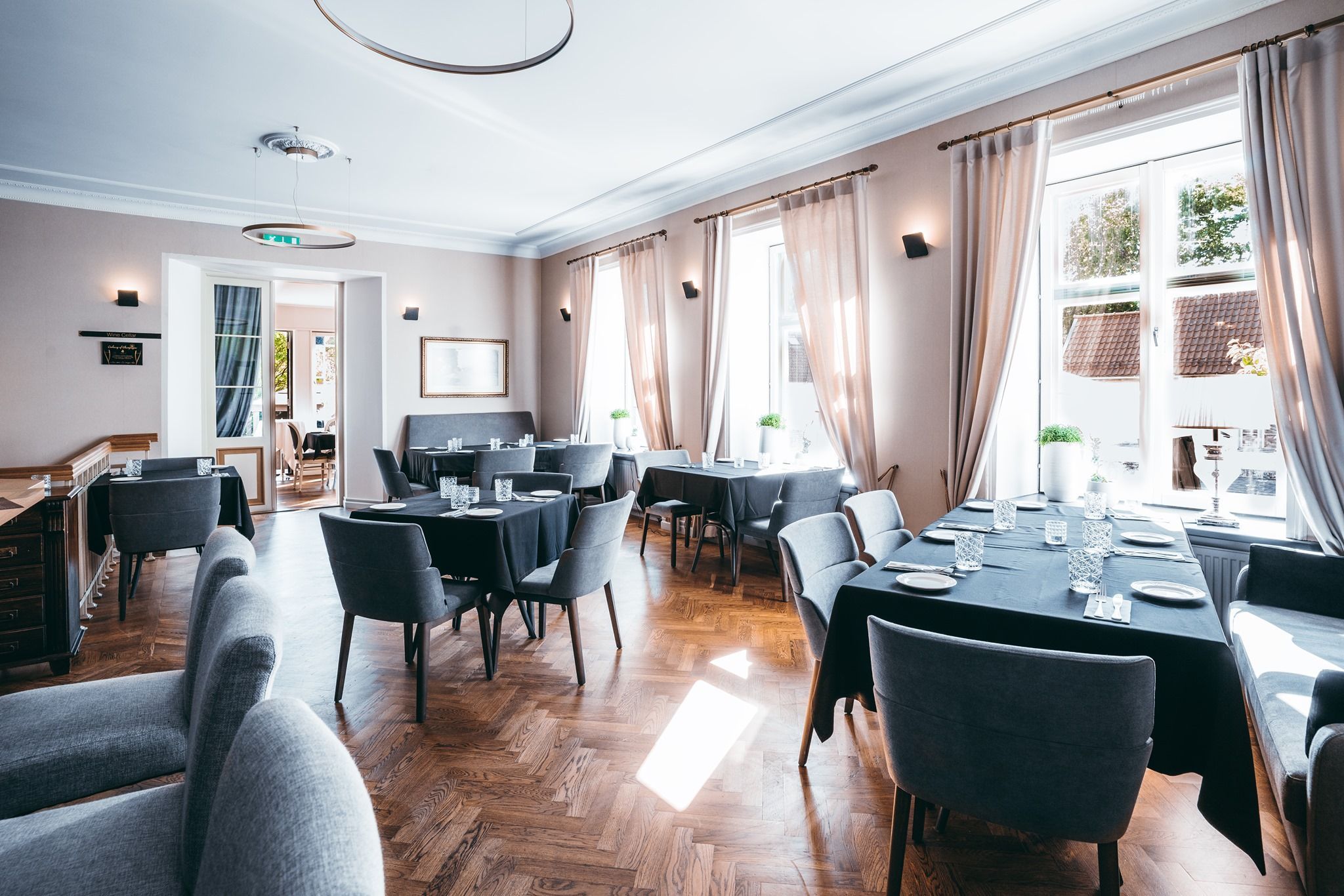 Arensburg Boutique Hotel & Spa tervitab sind kauni Kuressaare linna peatänava ääres. Kõik, mida üheks lõõgastavaks puhkuseks vajad on siin olemas!